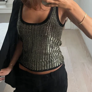 Glittrig silver linnetopp - Ny med prislapp