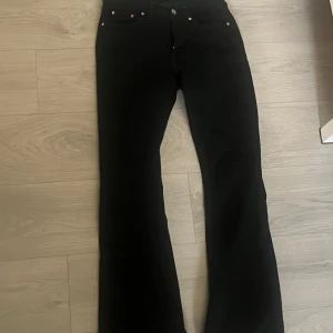 Svarta bootcut jeans  - Superfina svarta bootcute jeans från Gina🥰🥰🥰