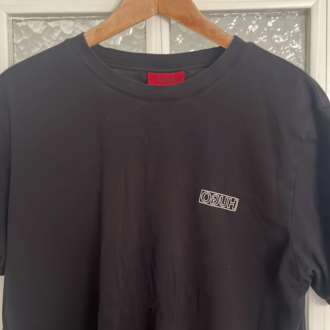 Svart Hugo Boss t-shirt med logga - 1