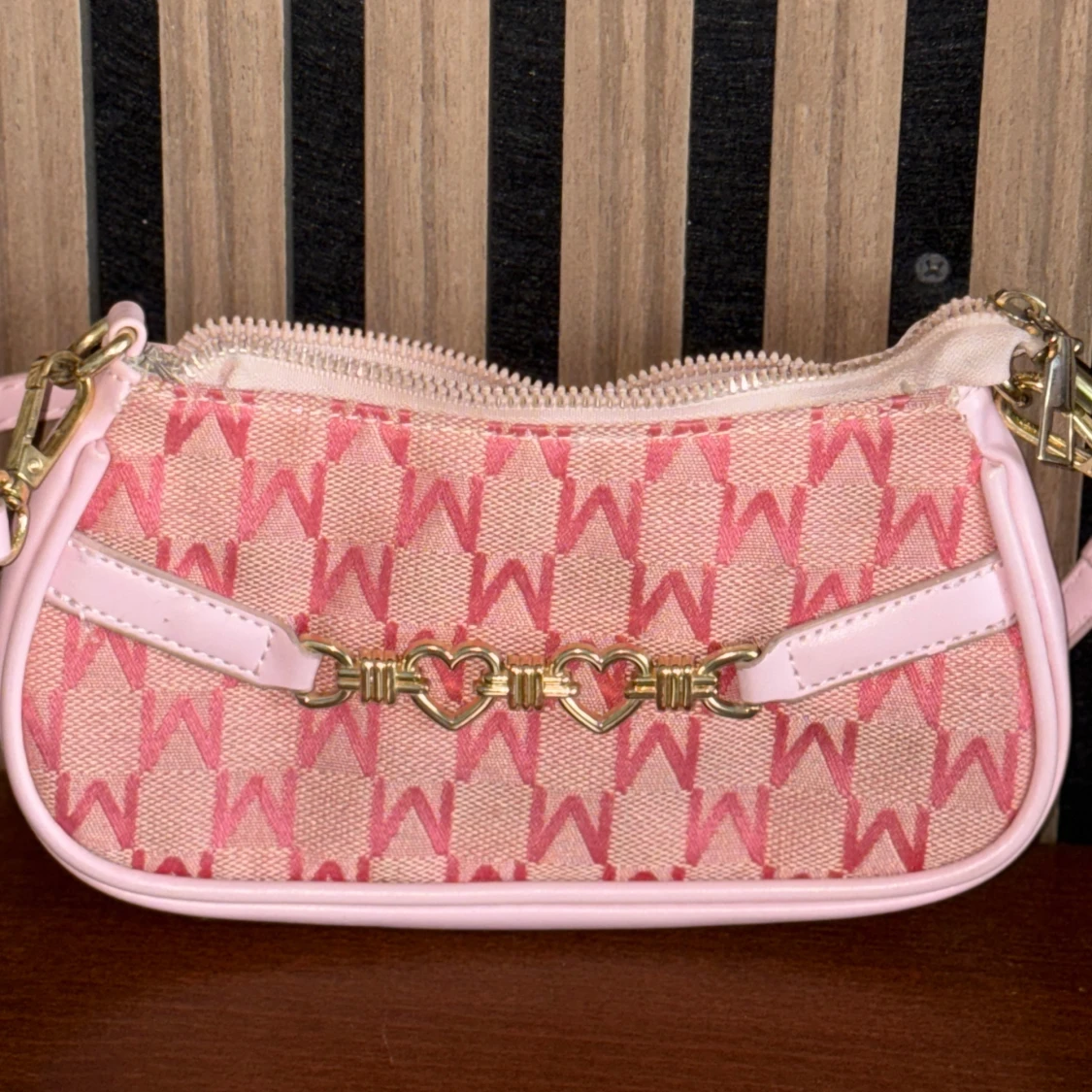 Två trendiga handväskor i rosa och bruna  - 2