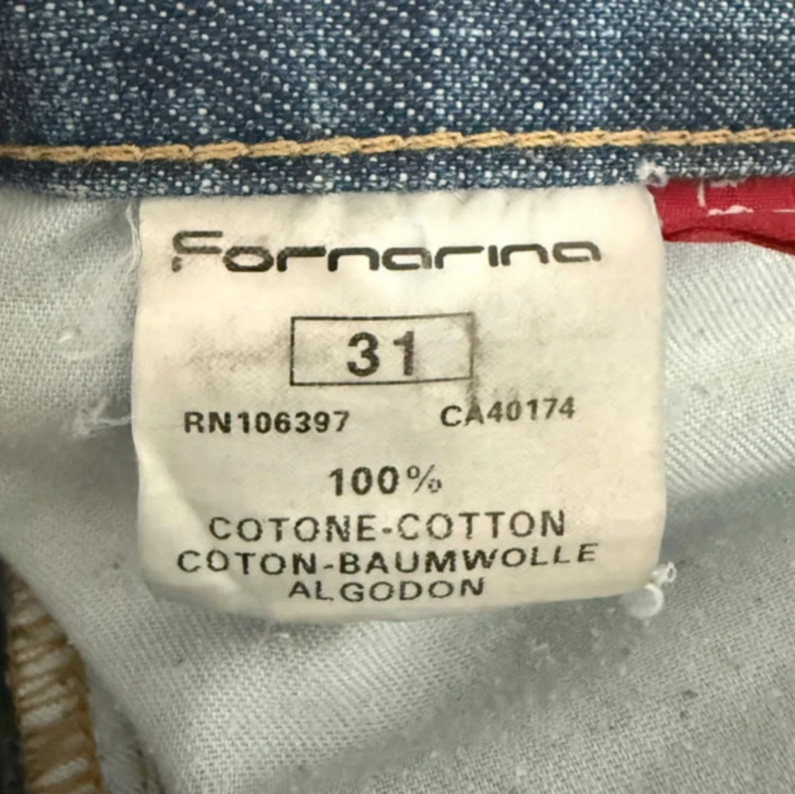 Blå jeans från Fornarina med råa kanter - 4