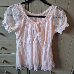 Ljusrosa spetsblus från Byoung - En fin rosa blus💞💓