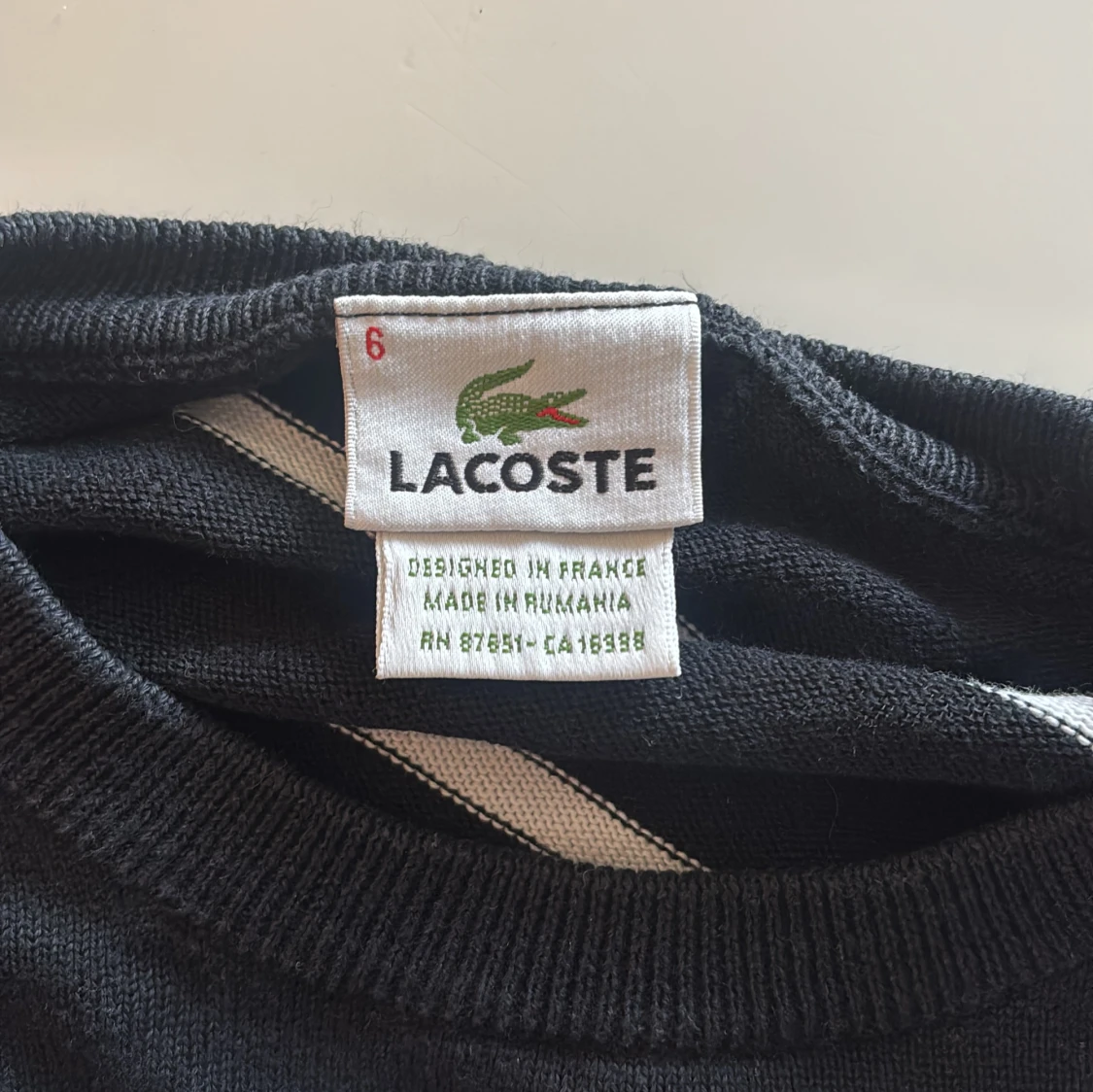 Randig svart tröja från Lacoste - 3