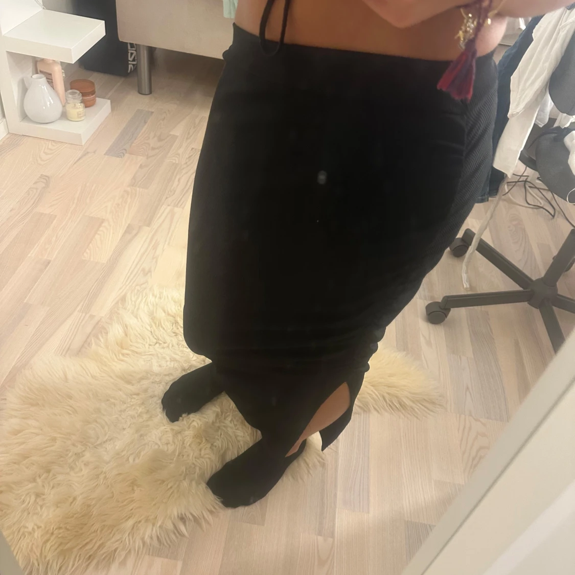 Svart långkjol med slits