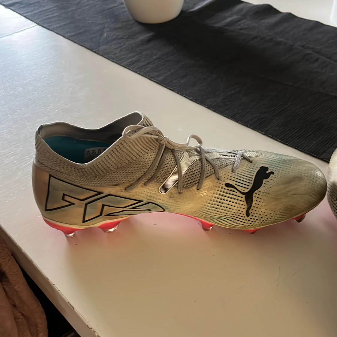 Puma grå fotbollsskor med snörning - 2