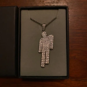 Billie Eilish blohsh halsband - Original halsband från Billie Eilish med rhinestones och av sterling silver (se sista bilden).
