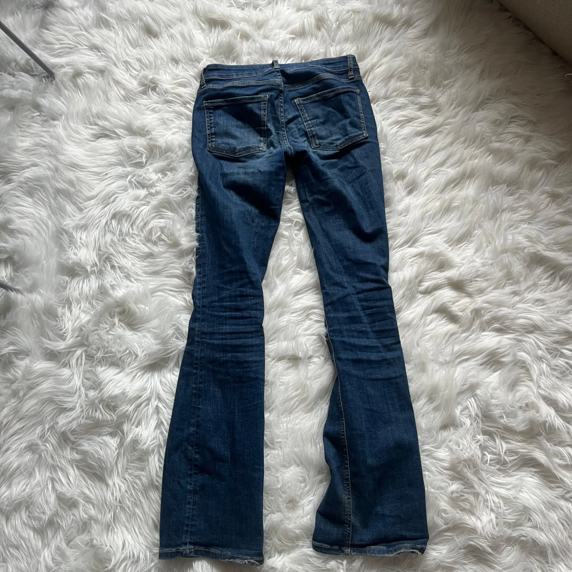 Blå lowwaist bootcut jeans från Zara, stl 34 - 1