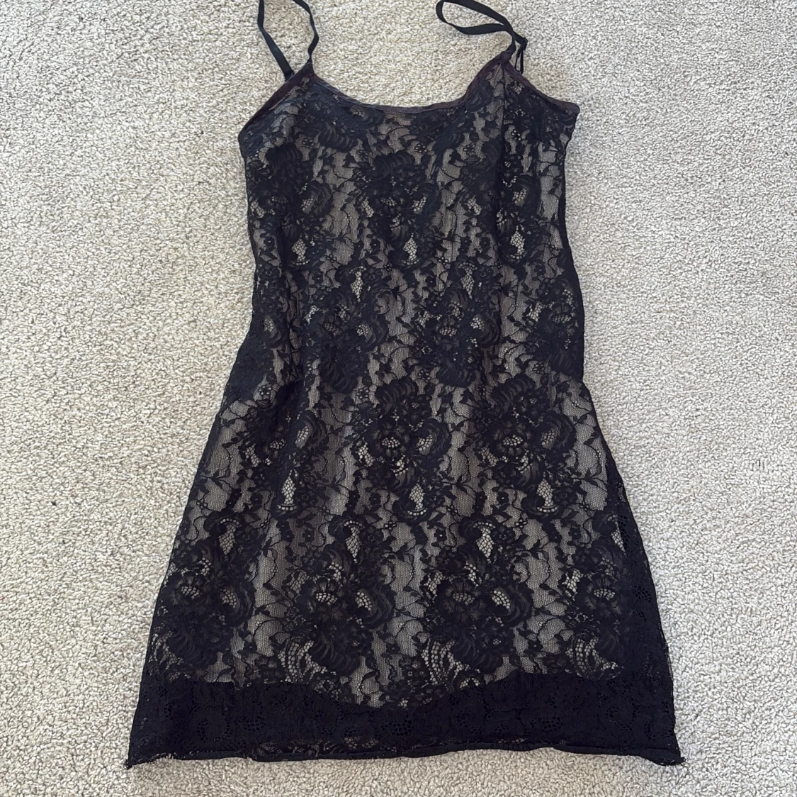 Svart spetsklänning från Impulz