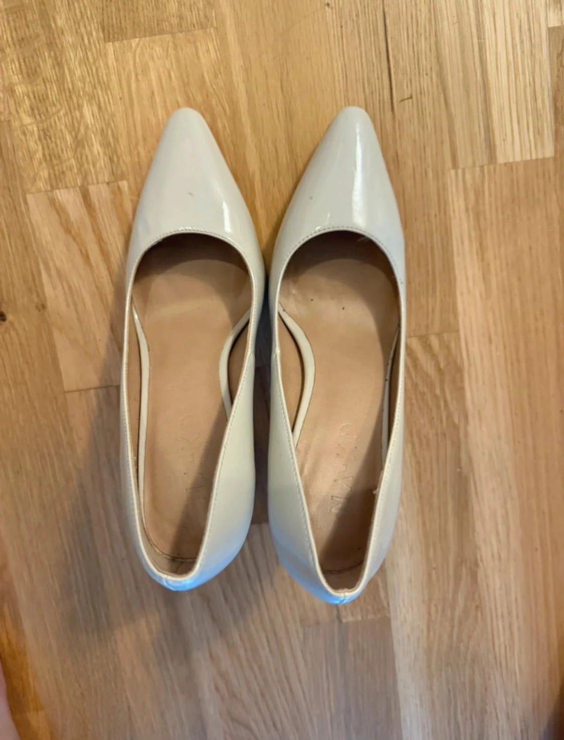 Stilrena klackar i blank nude färg  - 1