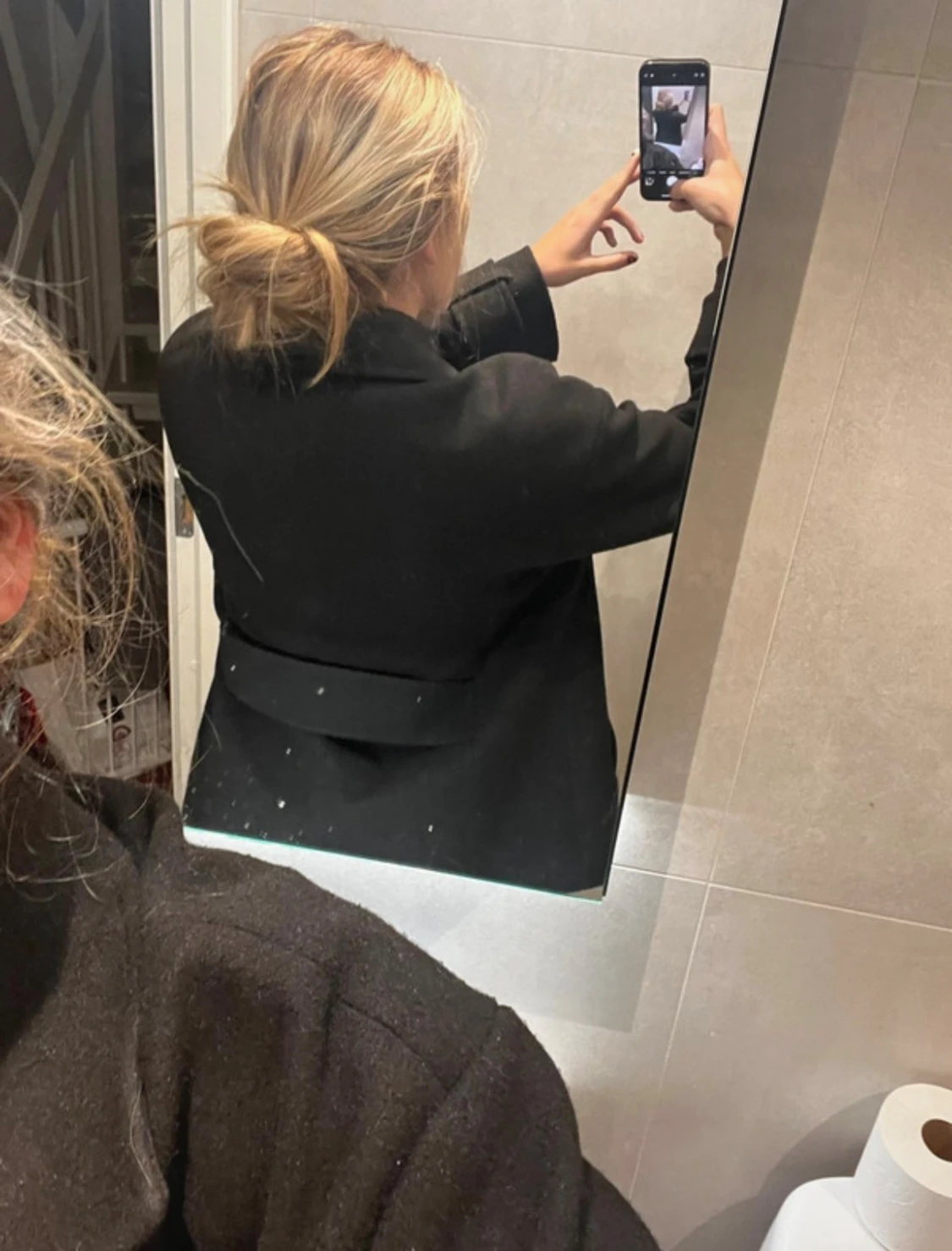 Svart skepparkavaj med bred krage - 2