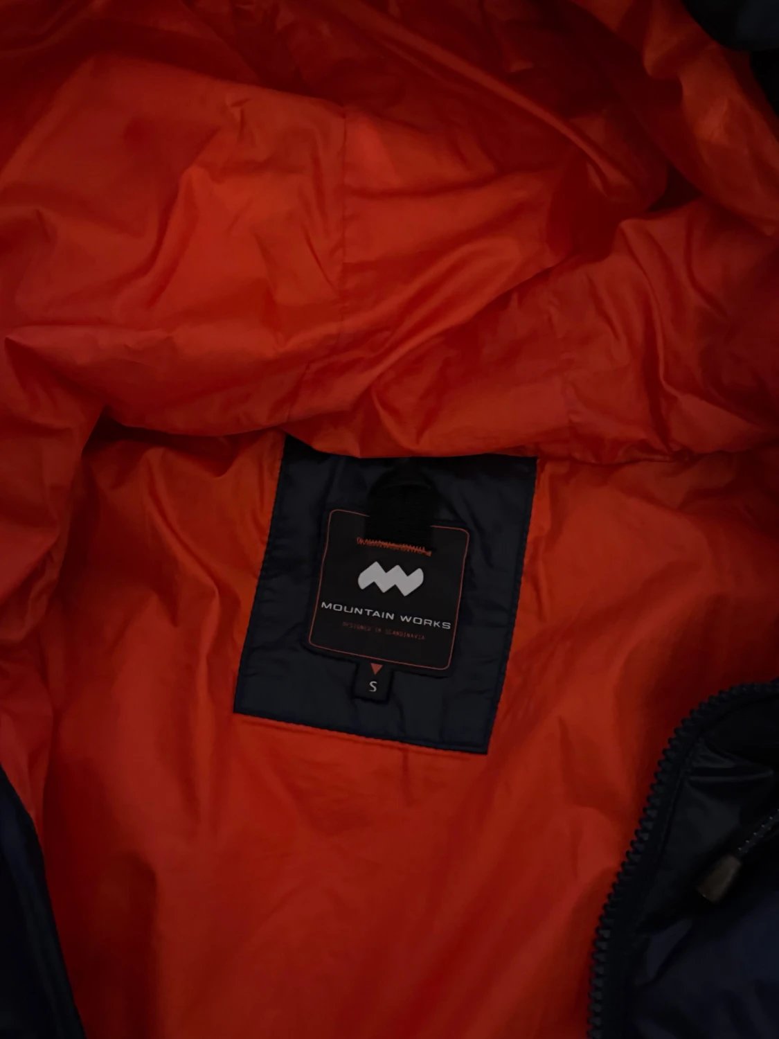 Mörkblå pufferjacka från Mountain Works - 2