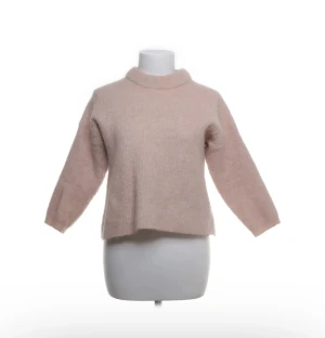 Ljusrosa stickad tröja från Lindex - Jätte gosig ljusrosa stickad tröja från Lindex! I passformen sitter den som en S, snarare än M