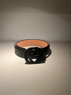 Bälte - Säljer nu detta bälte eftersom att de inte passar mig längre. Bältet är använt några gånger men är i bra sick! Skriv om ni har några frågor så kan jag gärna svara på dom.