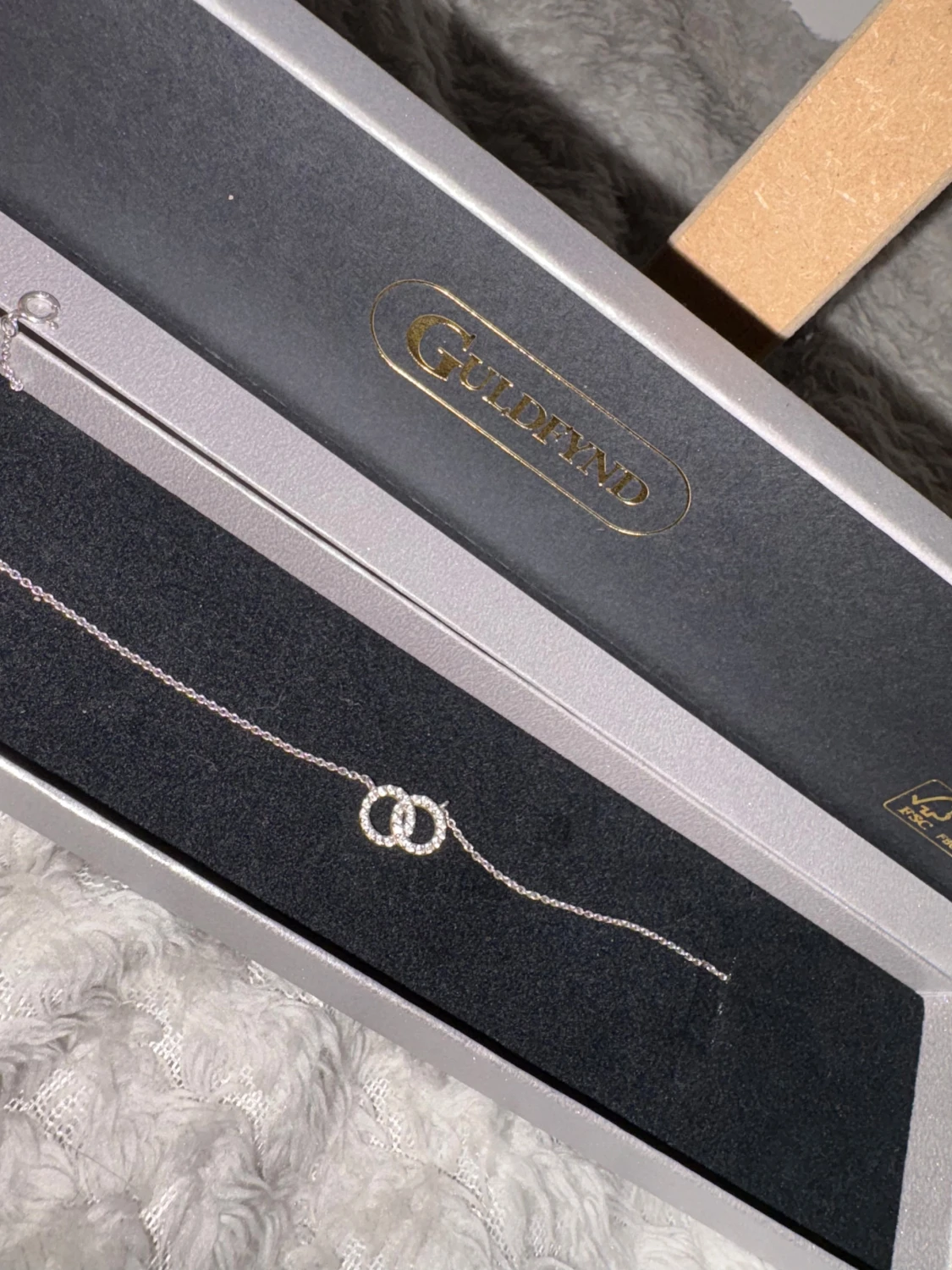 Silverhalsband med cirklar från Guldfynd