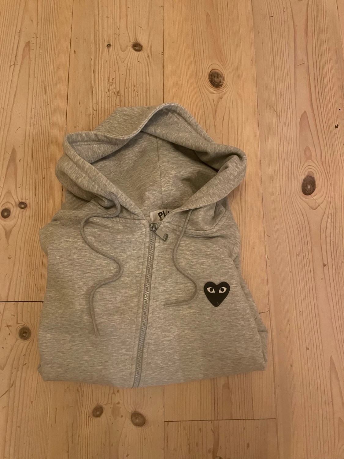 Grå hoodie Comme des Garçons Play - 1