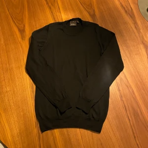 Svart tröja från Oscar Jacobson - Oscar Jacobson | Merinoull | Xs | Bra skick | Frågor svaras i pm |