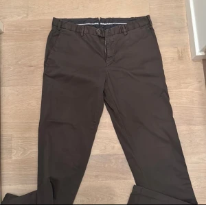 Bruna chinos från rose & born - Bruna rose & born chinos som säljs då de inte passade mig