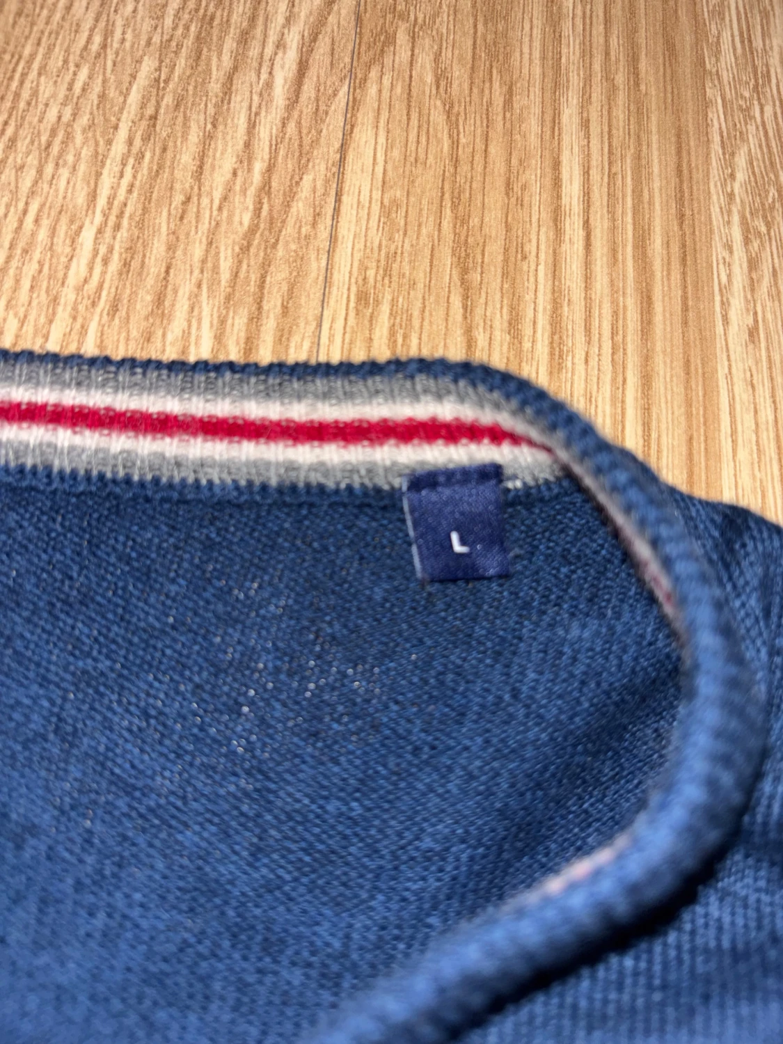 Marinblå v-ringad tröja från GANT - 3