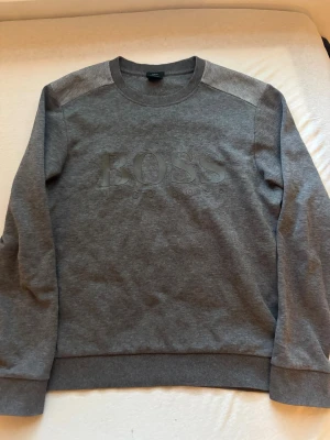Hugo boss tröja - Hugo boss tröja storlek M går inte o få tag på längre använd 4 gånger inga skador passar S oxå 
