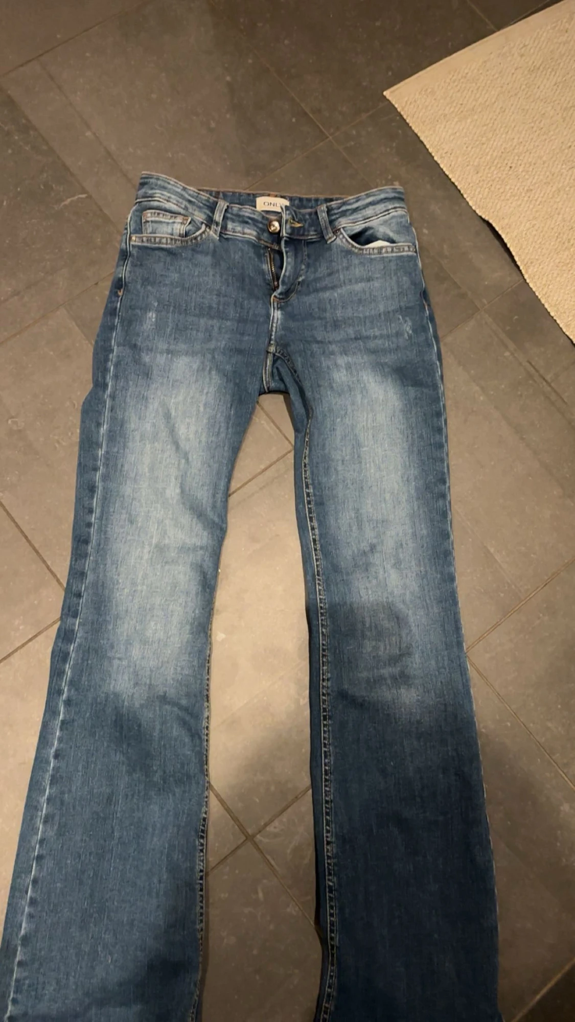 Blå bootcut jeans från Only - 2