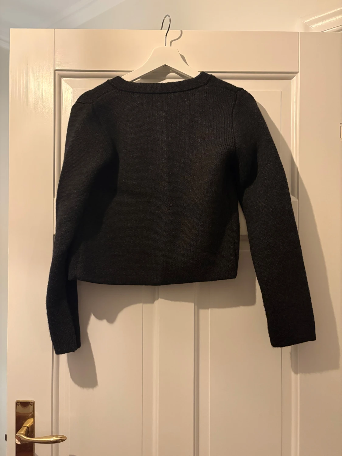 Mörkgrå stickad kofta med guldknappar från Zara - 2