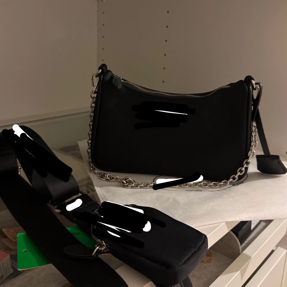 Svart axelväska med kedja - 2