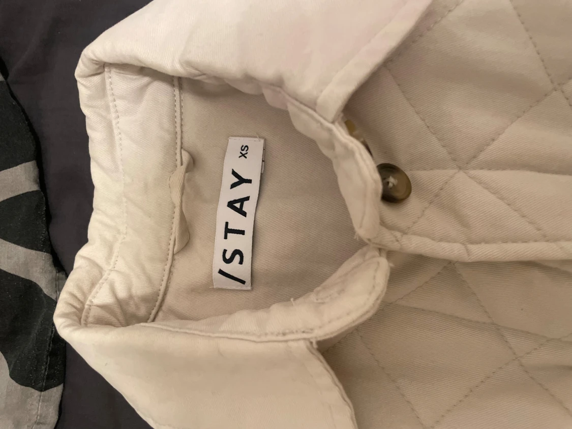 Beige quiltad overshirt från Stay XS - 1