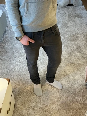 Replay anbass jeans - Replay Jeans | skick 9/10 | Storlek 30/32 | Pris - 499kr | Modellen är ca 179cm lång | Hör av dig vid minsta fråga eller fundering!!