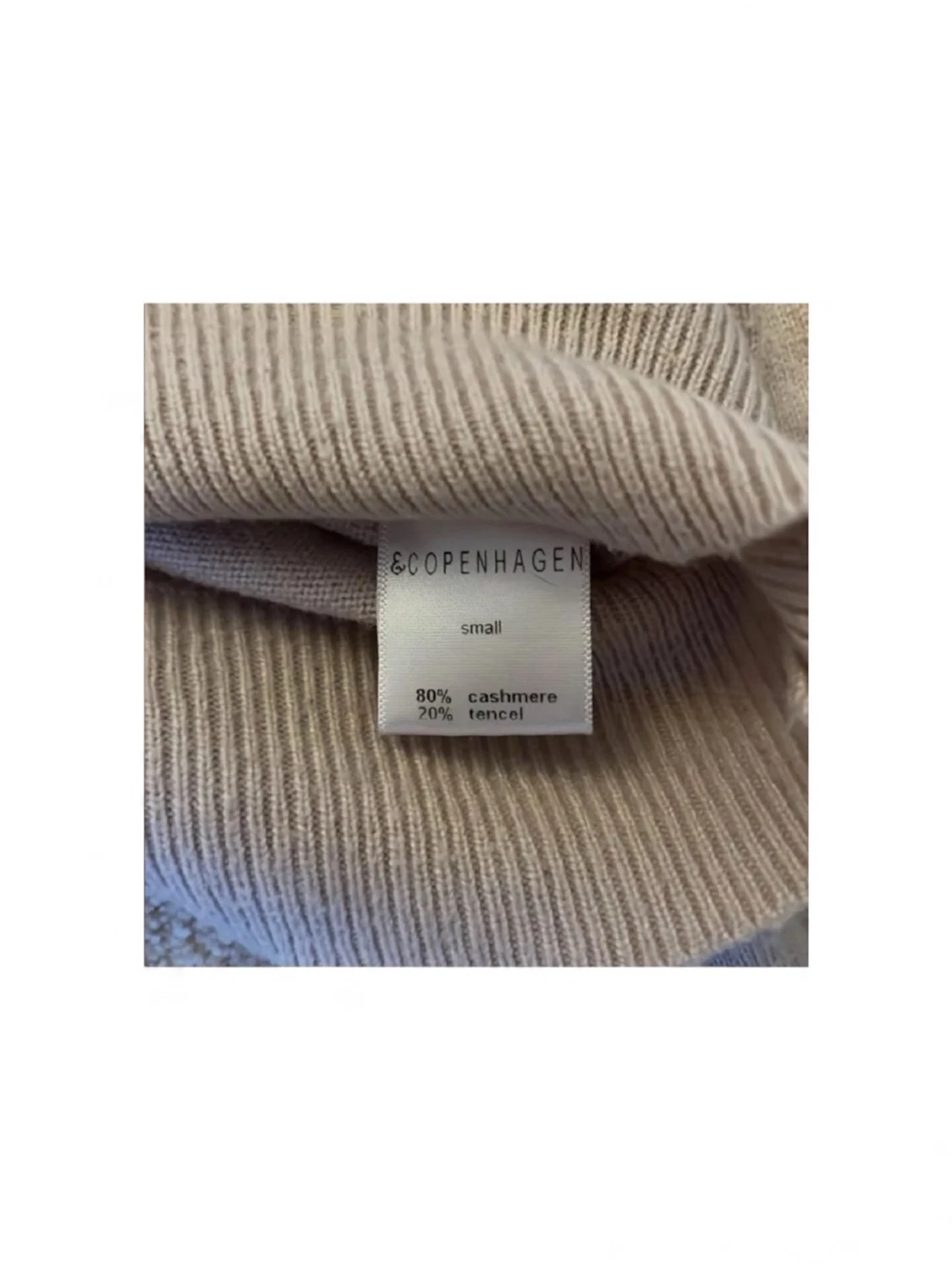 Beige cashmeretröja från Copenhagen - 1