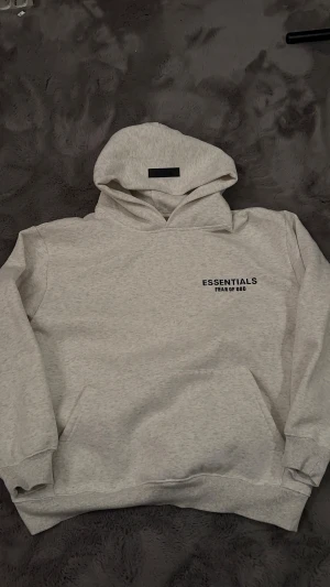 Essentials hoodie - Essentials hoodie i storlek S, helt nytt skick aldrig använts