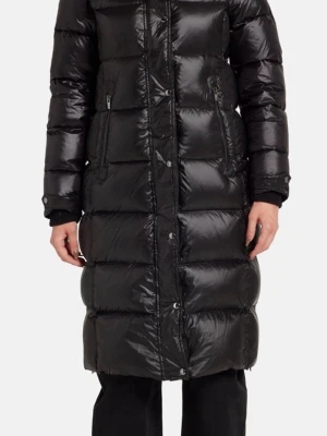 Nya Svart lång dunparkas med huva - Helt ny inköpt Oktober 2025  nypris ca 5700  Strl S ( 36)   Otroligt mjuk och skön samt mycket varm dunparkas i högkvalitet med snygga detaljer.   Säljes pga fel storlek och är slutsåld