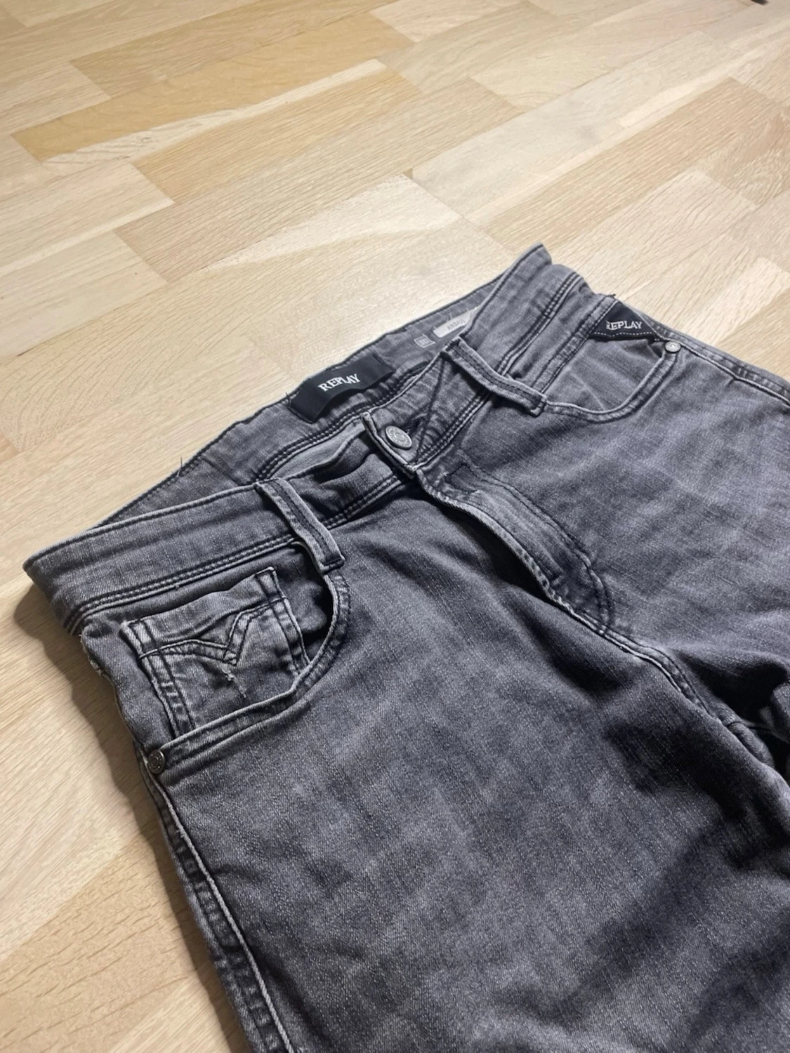 Replay Anbass grå jeans, storlek 30 - 1