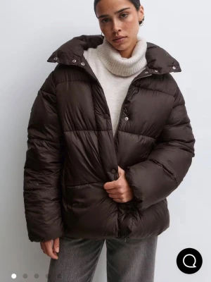 Pufferjacka Ginatricot - Säljer denna helt slutsålda jacka från Ginatricot. Använd typ 2 gånger! 