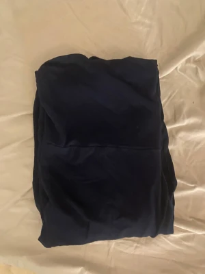 Yogapants - Ett par mörkblåa Yogapants från lager 157 i storlek M 