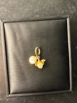 Pandora berlock  - Säljer min populära eldfluga berlock. Jätte fint skick 