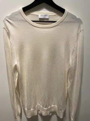 Cashmir Tiger of Sweden - Cashmir tröja från tiger of sweden! Helt ny tröja! Storlek L men skulle säga den passar bättre som M! Köpte i butik för ca 1000 säljer för endast 500