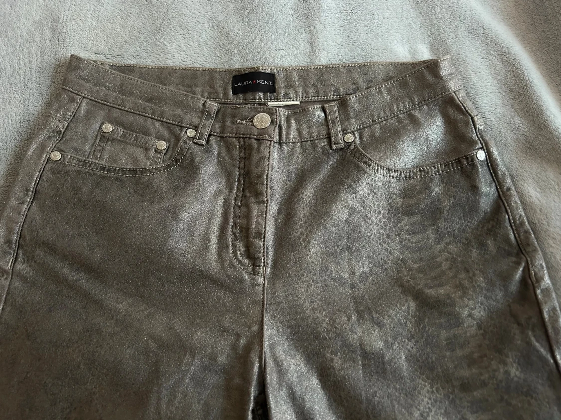 Grå skimriga jeans med ormskinnsmönster från Laura Kent - 3