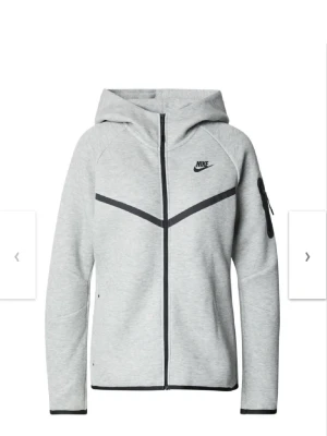 Nike tech - Nike tech. Sitter som storlek S/XS