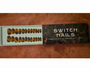 Switch Nails , helt set Toasty Tortie med tillbehör  - Säljer  ett set med toasty tortie  oval form i brunmelerad tortoise-mönster, för 200:- med tillbehör . 