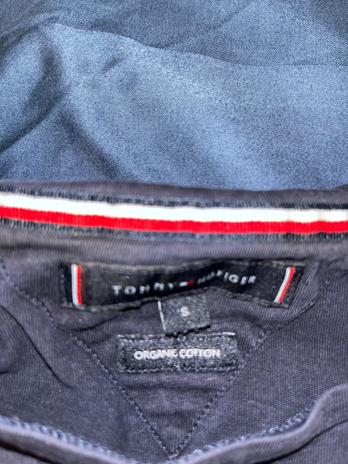 Svart t-shirt Tommy Hilfiger S - 1