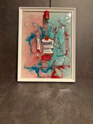 Gibson gin tavla - Säljer nu denna handtilverkade tavlan till den som älskar Gibson gin och vill ha en stilren tavla.