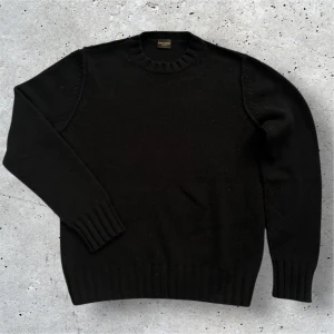 Rose & Born kashmir tröja | M - 100% cashmere tröja från rose and born | nypris 7000kr | storlek 48 (S/M | väldigt fint skick |