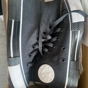 Converse - NYA - Helt nya Converse i storlek 37,5. Lådan finns och är köpta på JD Sports!  (Du står för frakt)