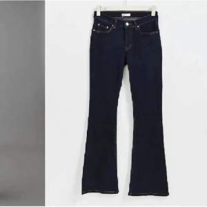 Low waist bootcut/flare jeans i storlek 32 från Gina tricot 💕