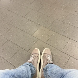 Christian Louboutin - Hej, säljer nu mina loubs pga jag har tröttnat på dom, har inte äkthets bevis eller box men är äkta. vid frågor hör av dig// mvh Nic