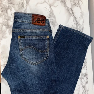 Low waisted raka lee jeans - 29/33, rak modell. Supersnygga och i mycket bra skick!