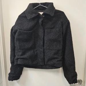 Nelly jacka - Jacka från nelly. Storlek 38. Svart.  Vid fler frågor pma mig.