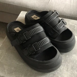 Eytys Capri  - Knappt använda. Köptes i sommras 