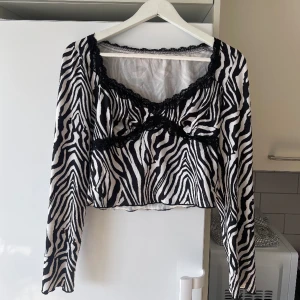 Zebra topp - Jättefin och skön zebratopp, enbart testad så i nyskick!