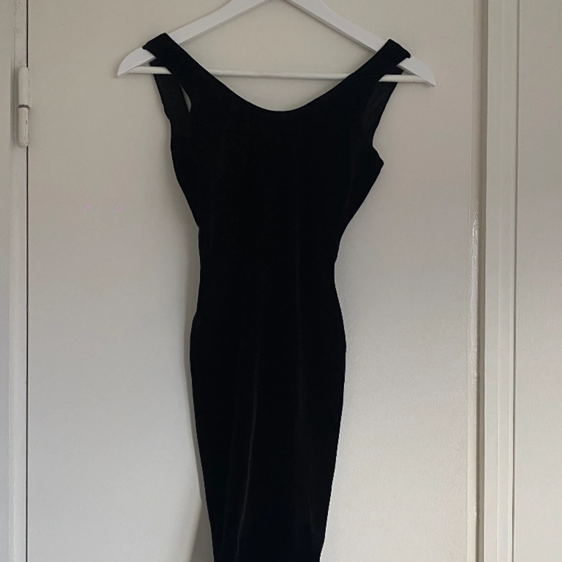 Tajt svart klänning 